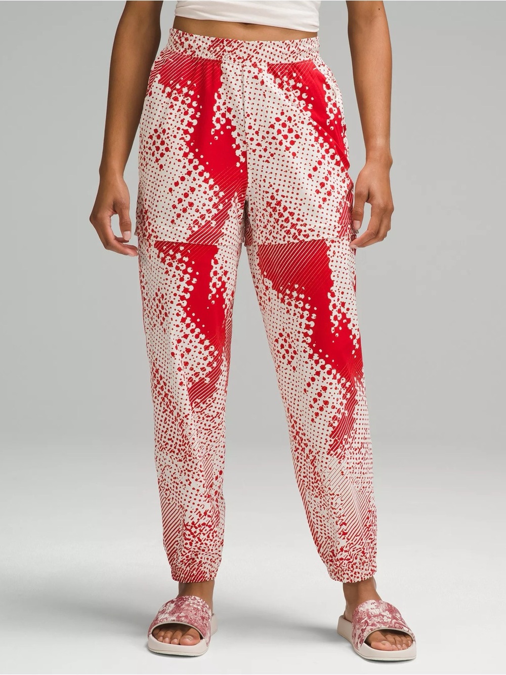 Lululemon Team Canada Convertible Mid-Rise Pant
COC Logo